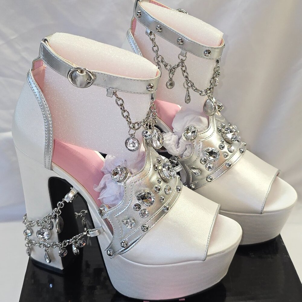 Dolls Kill Trick or Treatz  White Crowned Charmer Heel, Women's Size 9, NIB